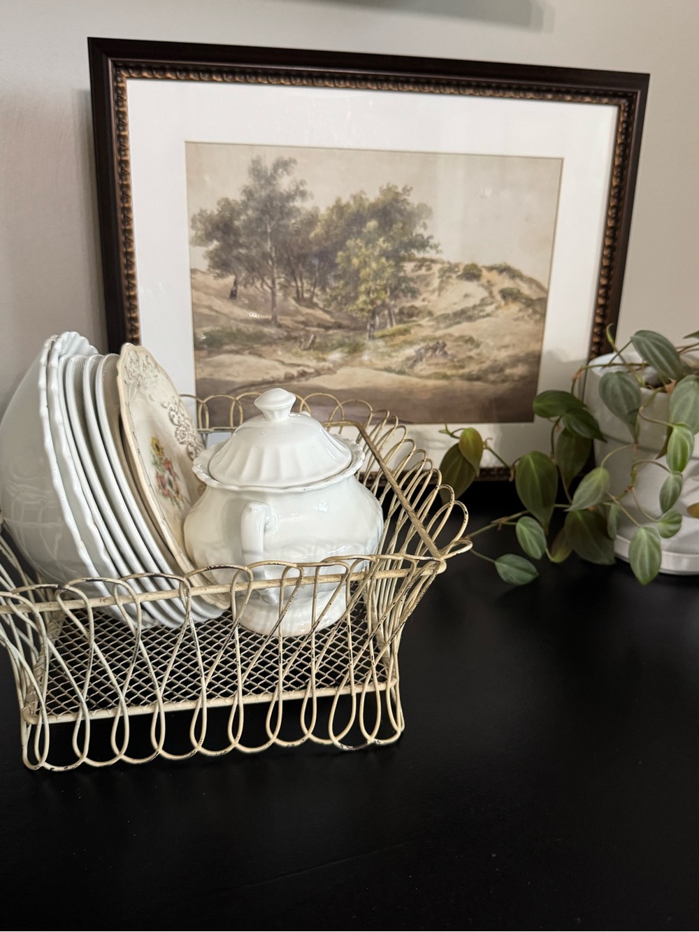 Chippy Scalloped Wire Basket